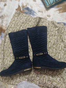 Stylish Navy Blue Quilted Boots