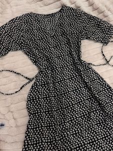 Chic Black &amp; White Patterned Midi Dress