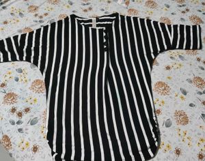 Chic Black &amp; White Striped Top