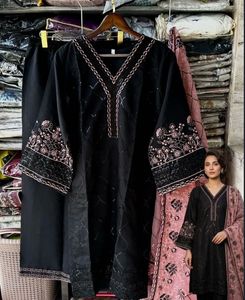 Elegant Black Embroidered Kurta Set😍