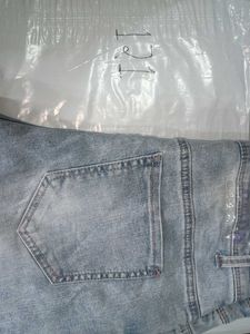 ⚡ ⚡ Flash Sale ⚡ ⚡ B: Distressed Jeans