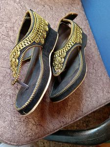 Black Sandel