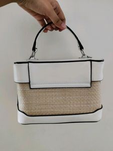 NEW FOREVER 21 VANITY BAG