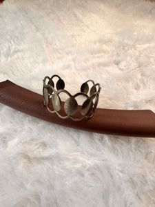 Unique Leaf Design Bangle Bracelet