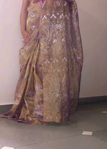 Elegant Paisley Print Saree