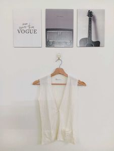 Chic White Sleeveless V-Neck Vest