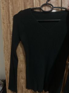Black Ribbed V-Neck Long Sleeve Top