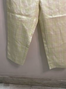 Lightweight Plaid Cropped Pants