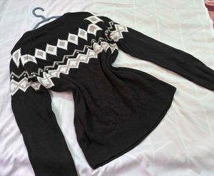 🎁Boho Black Argyle Sweater M