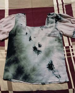 Tie-Dye Puff Sleeve Square Neck Top