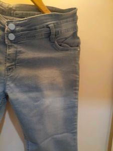 Light Wash Cropped Jeans