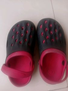 Comfortable Black & red
