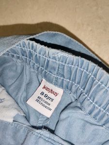 Light Wash Cropped Jeans with Belt ( capri )