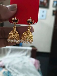 Gold plated Jhumka Earrings with Pearls