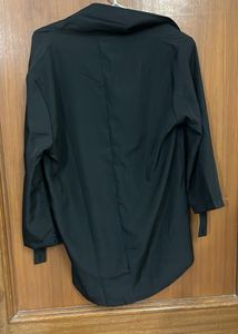 Chic Black Collared Tunic Top