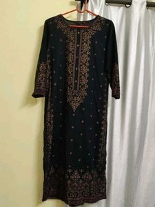 Elegant Black Kurta with Intricate Embroidery