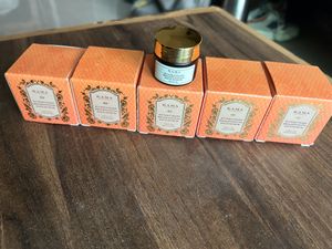 KAMA AYURVEDA KUMKUMADI BRIGHTENING FACE SCRUB 8G