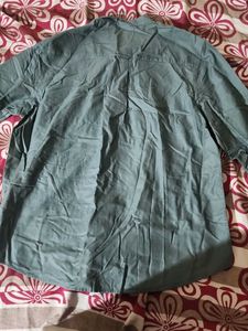 Men's Classic Fit Button-Up Shirt