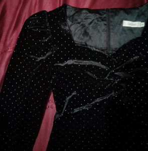 Elegant Black Velvet sweet heart neckline dress