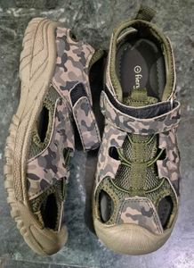 Brand new Kids Camo Sport Sandals in size 1