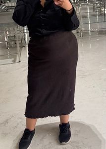 Ribbed very stretchable Midi Skirt