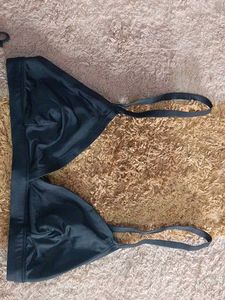 Black seamless bikini set.
