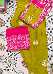Green Kurta Set with Pink Print