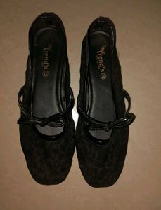Elegant Black Lace Ballerina Flats