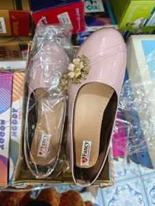 Elegant Pink Flats with Flower Detail