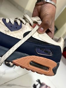 Nike Air Max 90 Sneakers