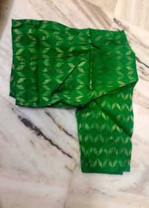 💚 Green Blouse