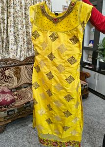 Vibrant silk Yellow Kurta Set. 3 piece.