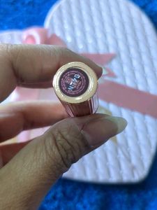 Charlotte Tilbury Lipstick - shade hollywood vixen