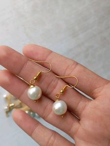 Elegant Pearl Necklace and Earrings Set