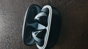 Wireless Earbuds 🎧✨ set of (2)