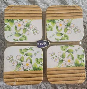 4 Airtight boxes with tray