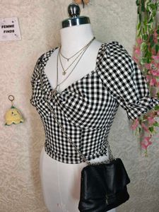 Chic Gingham Puff Sleeve Top