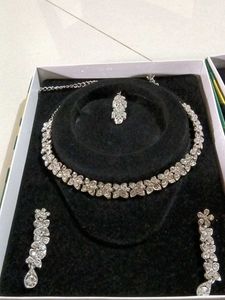Sparkling Floral Jewellery Set