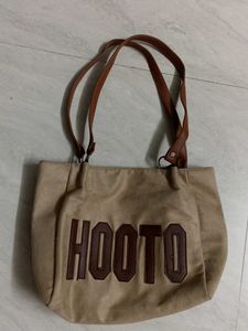 Stylish Tote Bag with "HOOTO" Logo