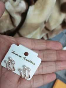 Fashionable Pearl &amp; Crystal Studs