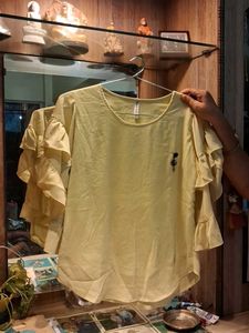 Yellow Ruffled flared sleeves top 🐤