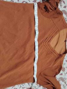 Chic Rust-Colored V-Neck Blouse