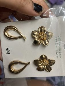H&amp;M Gold Tone Flower &amp; Teardrop Earrings Set
