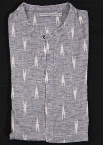 Classic full sleeve kurta with metallic buttons