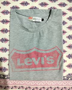 Levi's Tshirt