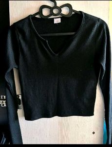 Ribbed V-Neck Long Sleeve Crop Top