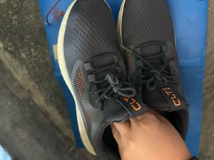 Men's Black & Orange Sports Shoes