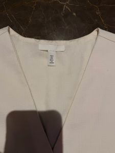 Chic White Sleeveless Vest