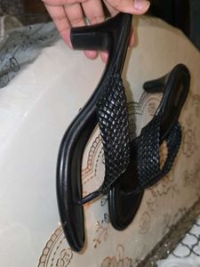 BATA BLACK FLAT HEEL SANDLES