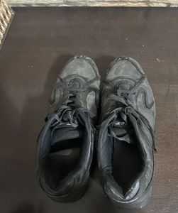 Black Tracer Sports Shoes